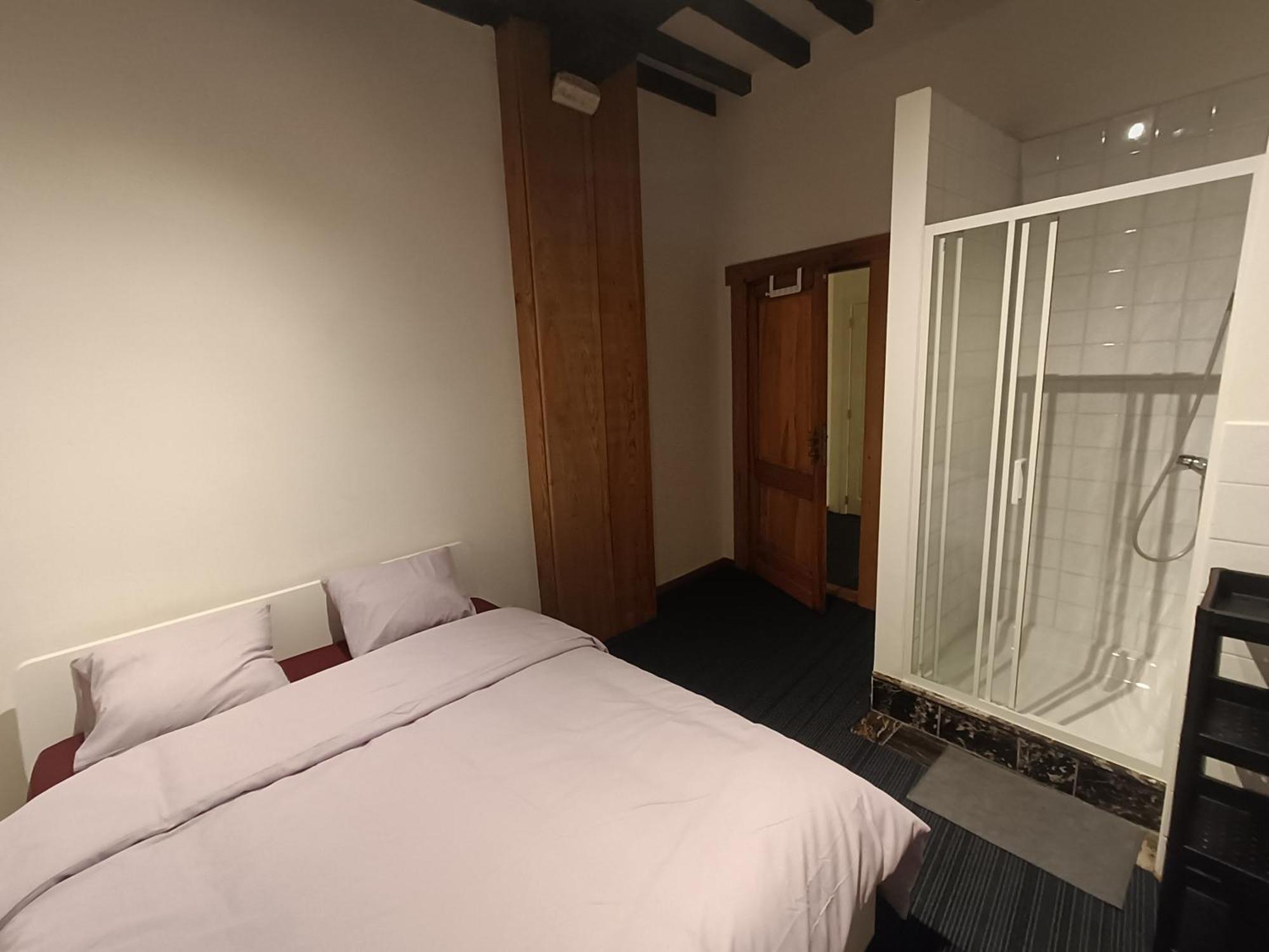 Viktoria Hostel Antwerpen Ngoại thất bức ảnh